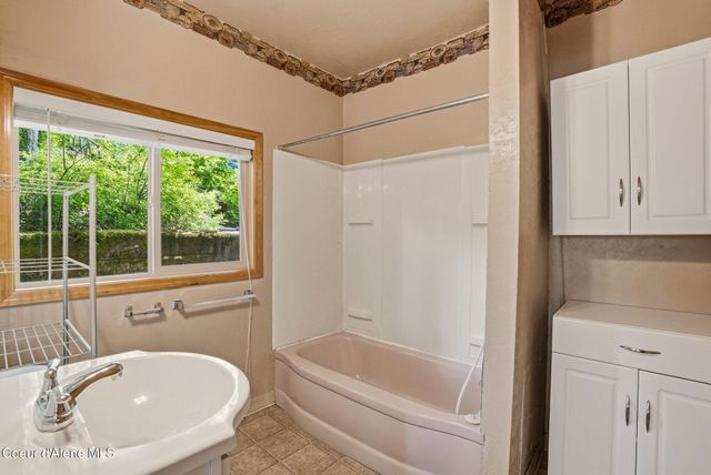 24305 N Lakeview Blvd, Rathdrum, ID 83858
