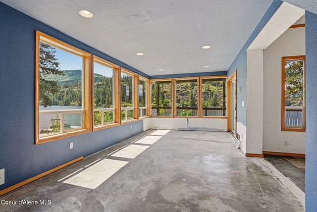 24305 N Lakeview Blvd, Rathdrum, ID 83858