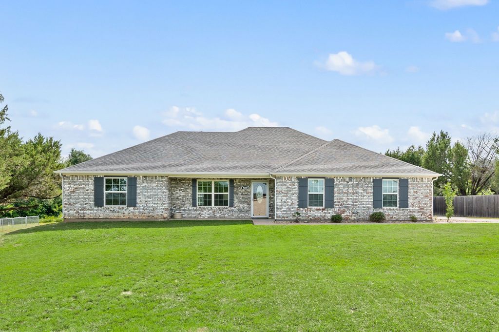 4000 Goliad Drive, Granbury, TX 76048 — photo 3
