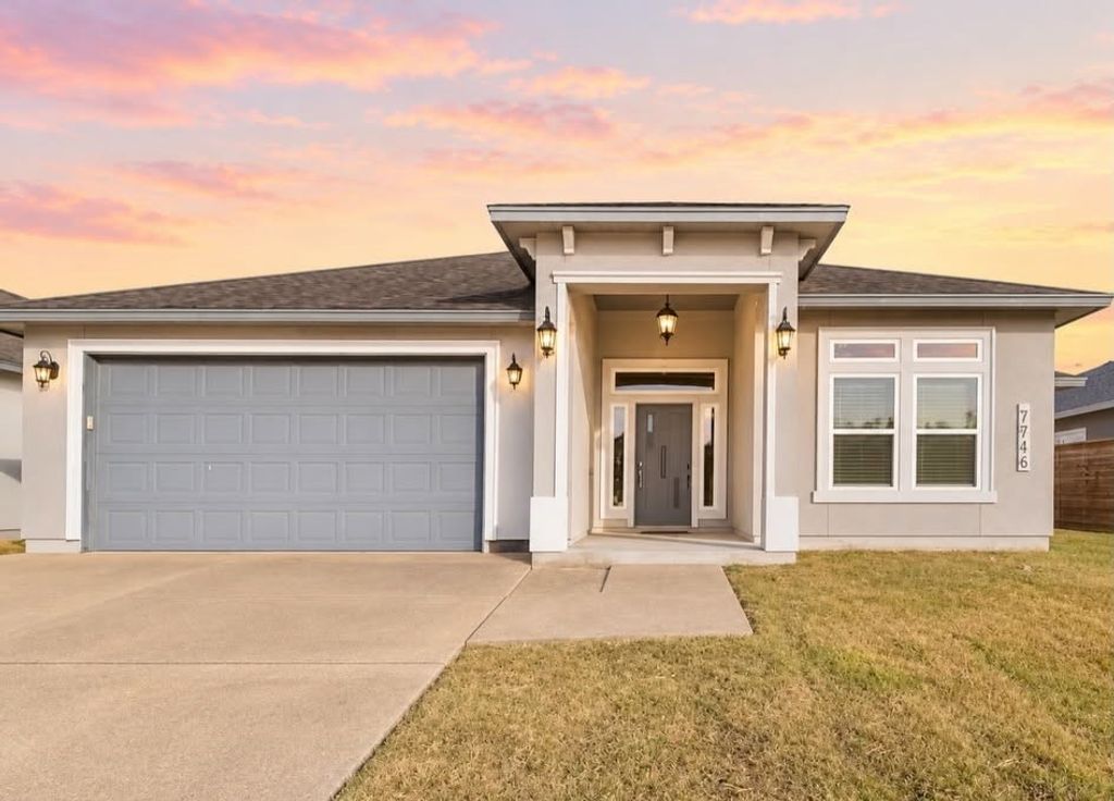 7954 Snake River Dr, Corpus Christi, TX 78414 — exterior