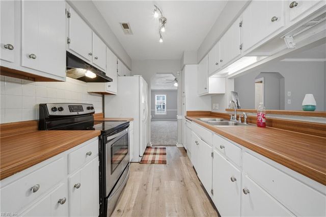 5661 Campus DR, Virginia Beach, VA 23462