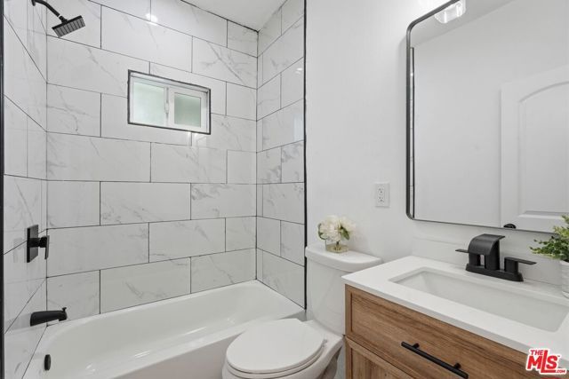 1009 E 43rd Street, Los Angeles, CA 90011