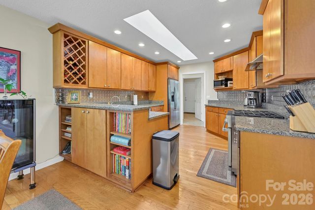 4311 Cove Loop Road, Hendersonville, NC 28739