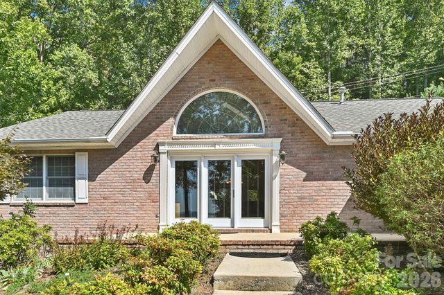 4311 Cove Loop Road, Hendersonville, NC 28739