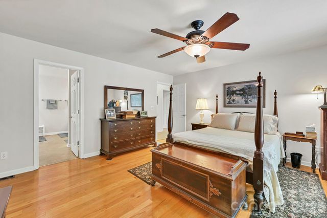 4311 Cove Loop Road, Hendersonville, NC 28739