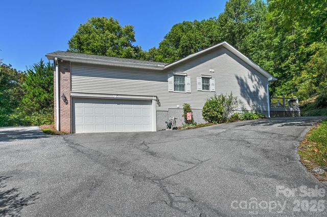 4311 Cove Loop Road, Hendersonville, NC 28739