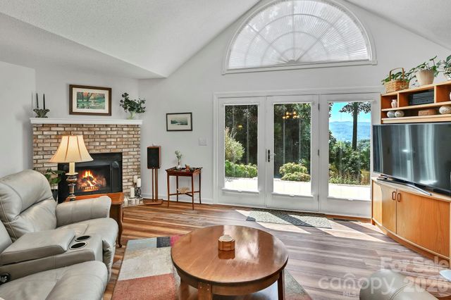 4311 Cove Loop Road, Hendersonville, NC 28739