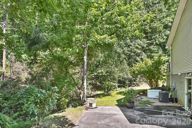 4311 Cove Loop Road, Hendersonville, NC 28739