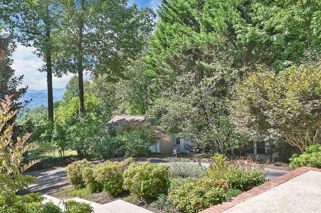 4311 Cove Loop Road, Hendersonville, NC 28739