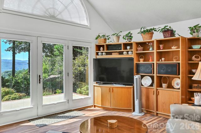 4311 Cove Loop Road, Hendersonville, NC 28739