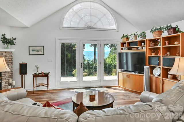 4311 Cove Loop Road, Hendersonville, NC 28739