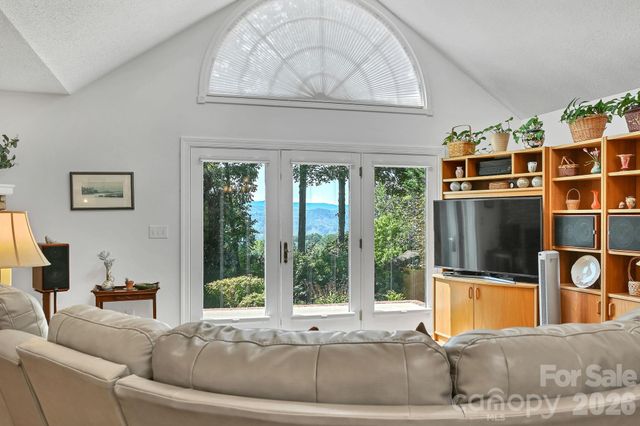 4311 Cove Loop Road, Hendersonville, NC 28739