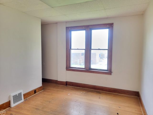 15350 E 10 Mile Road, Eastpointe, MI 48021