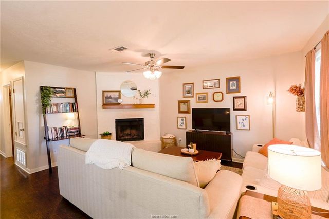 617 San Benito Court, College Station, TX 77845