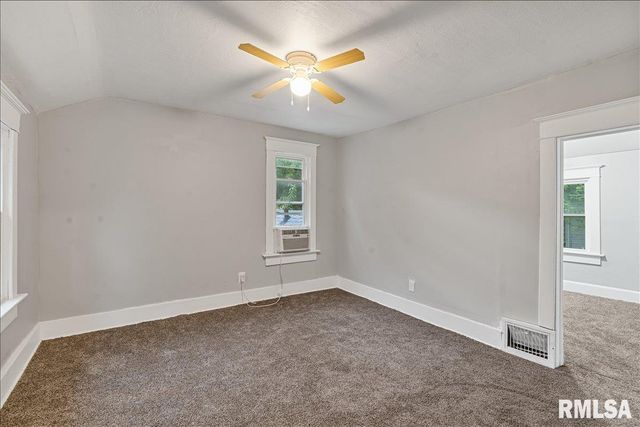 1220 COLLEGE Avenue, Davenport, IA 52803