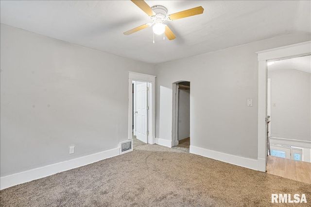 1220 COLLEGE Avenue, Davenport, IA 52803