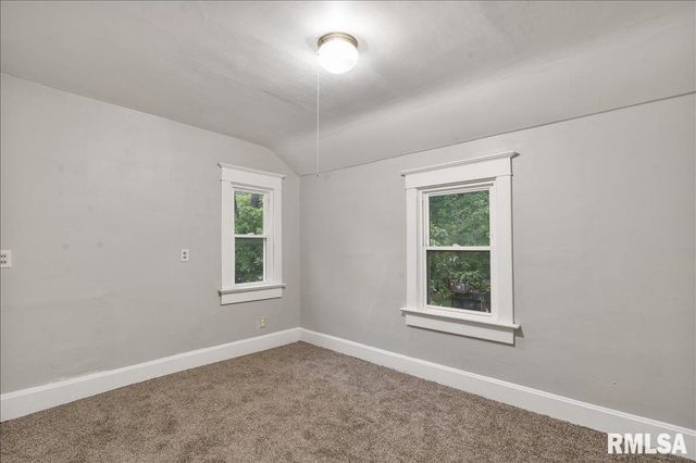 1220 COLLEGE Avenue, Davenport, IA 52803