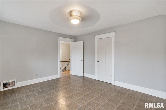 1220 COLLEGE Avenue, Davenport, IA 52803