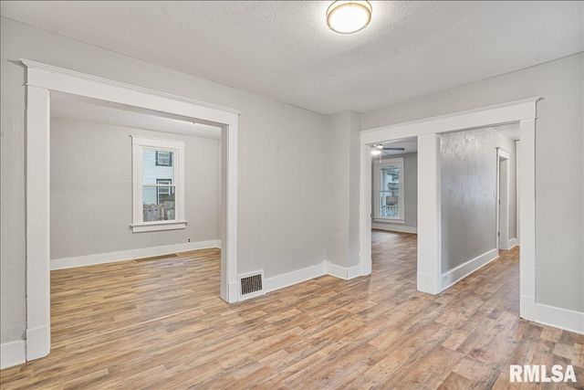 1220 COLLEGE Avenue, Davenport, IA 52803