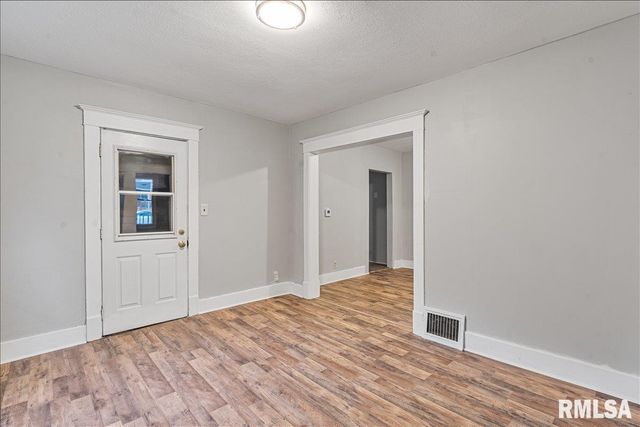 1220 COLLEGE Avenue, Davenport, IA 52803