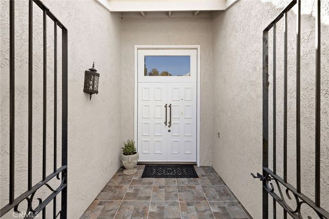 5215 Elvira, Laguna Woods, CA 92637