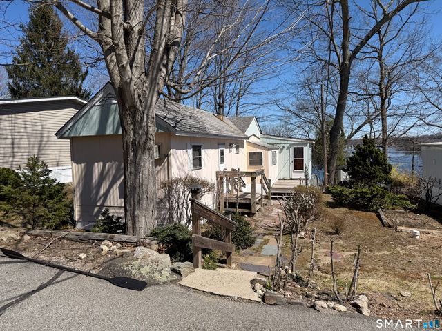 14 Mountainview Road, East Hampton, CT 06424