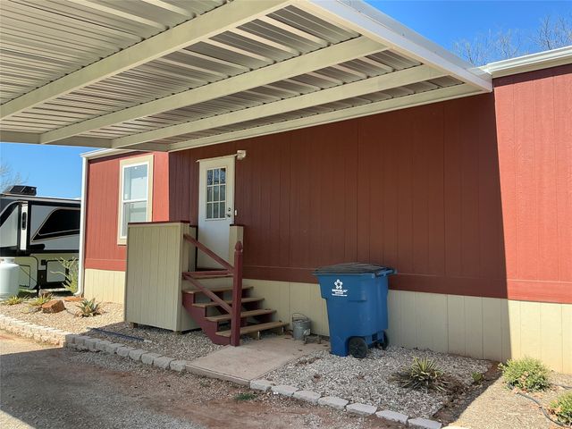 1017 W Ross Ave, De Leon, TX 76444