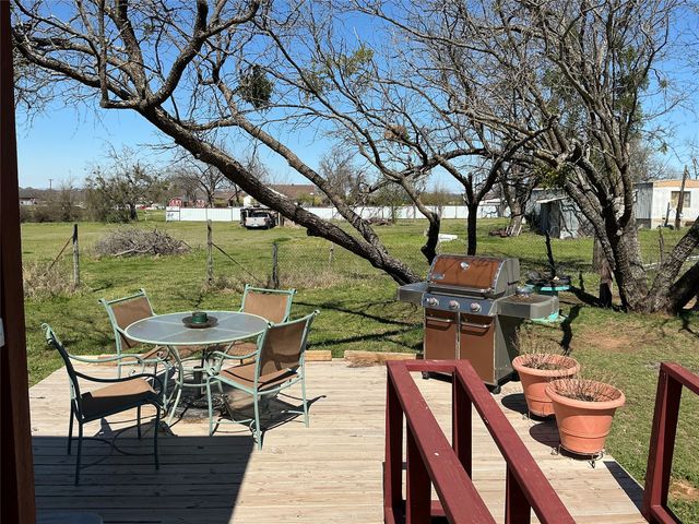 1017 W Ross Ave, De Leon, TX 76444