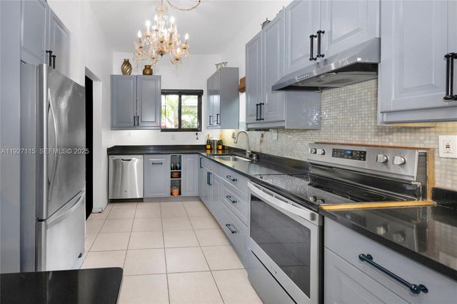 887 NE 145th St, North Miami, FL 33161