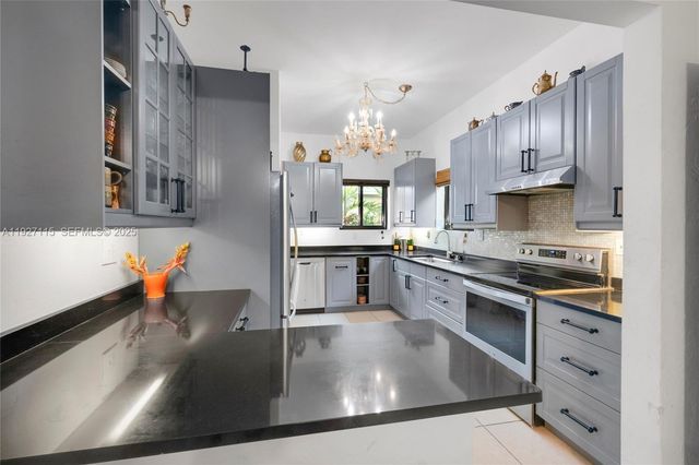 887 NE 145th St, North Miami, FL 33161