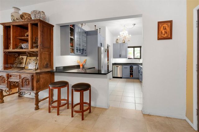 887 NE 145th St, North Miami, FL 33161