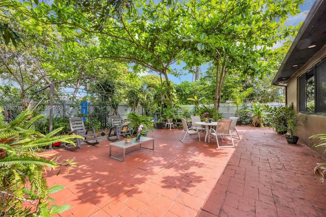 887 NE 145th St, North Miami, FL 33161