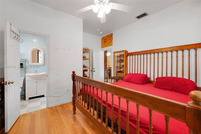 887 NE 145th St, North Miami, FL 33161