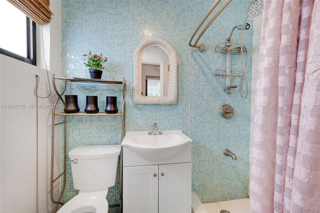 887 NE 145th St, North Miami, FL 33161