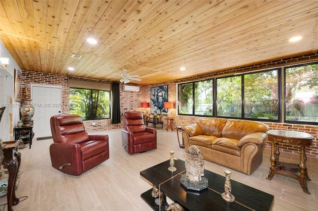 887 NE 145th St, North Miami, FL 33161