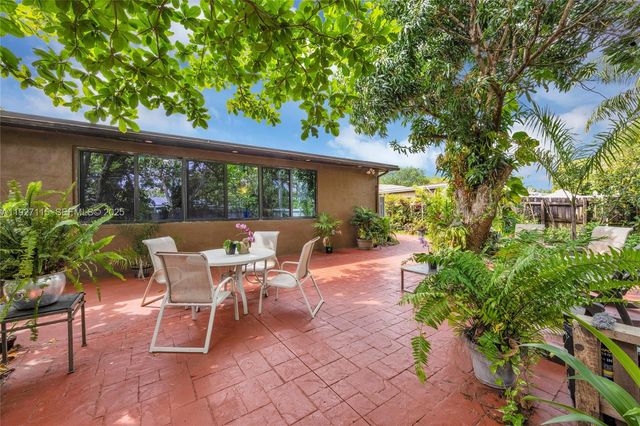 887 NE 145th St, North Miami, FL 33161