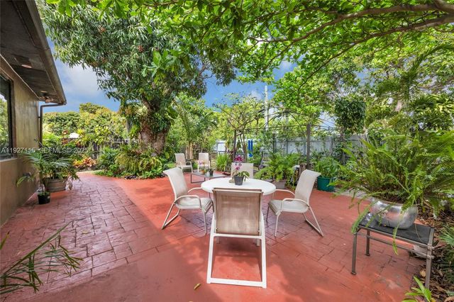 887 NE 145th St, North Miami, FL 33161