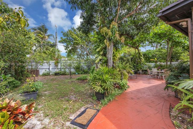887 NE 145th St, North Miami, FL 33161