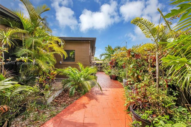 887 NE 145th St, North Miami, FL 33161