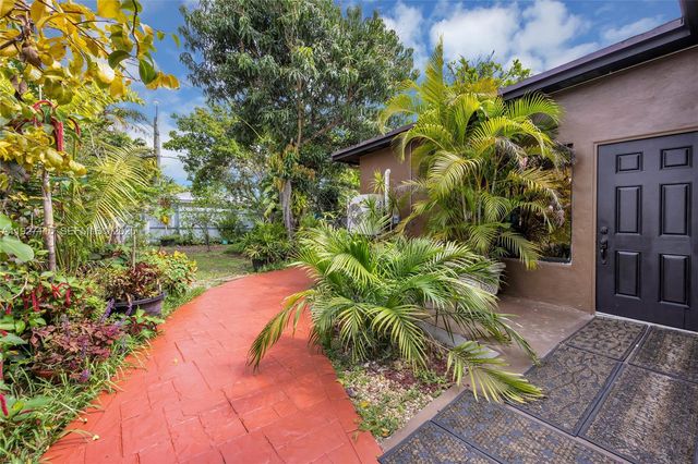 887 NE 145th St, North Miami, FL 33161