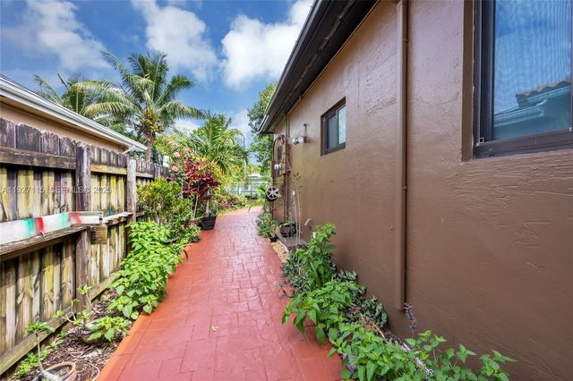 887 NE 145th St, North Miami, FL 33161