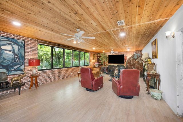 887 NE 145th St, North Miami, FL 33161