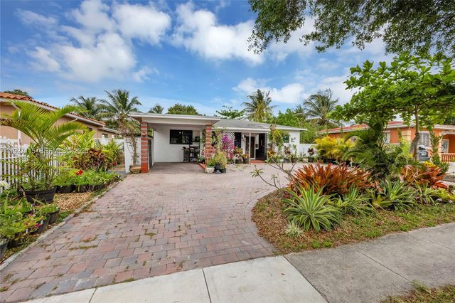 887 NE 145th St, North Miami, FL 33161