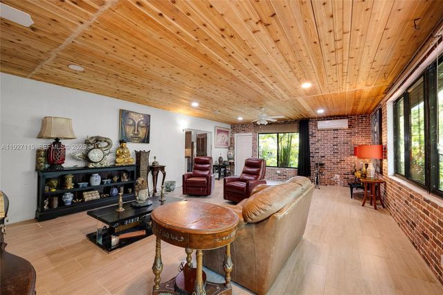 887 NE 145th St, North Miami, FL 33161