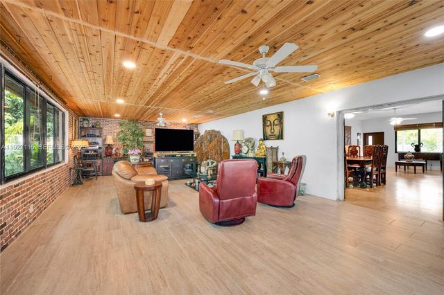 887 NE 145th St, North Miami, FL 33161