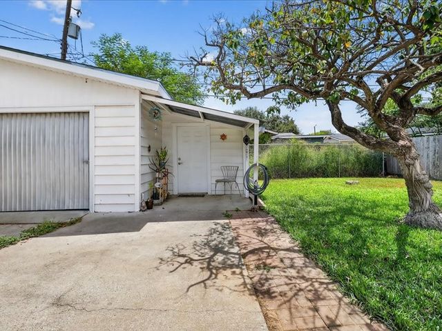 4002 Lowman St, Corpus Christi, TX 78411