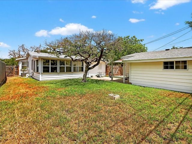 4002 Lowman St, Corpus Christi, TX 78411