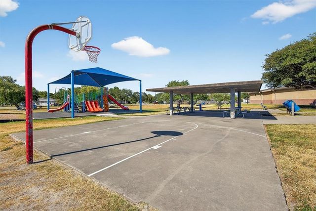 4002 Lowman St, Corpus Christi, TX 78411