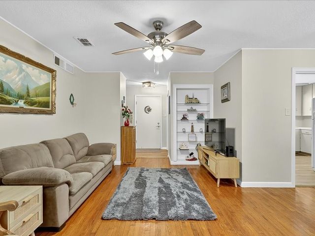 4002 Lowman St, Corpus Christi, TX 78411