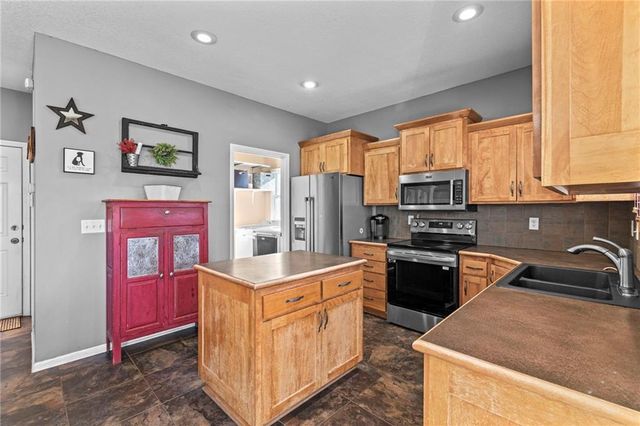 1301 NE 196TH Street, Smithville, MO 64089